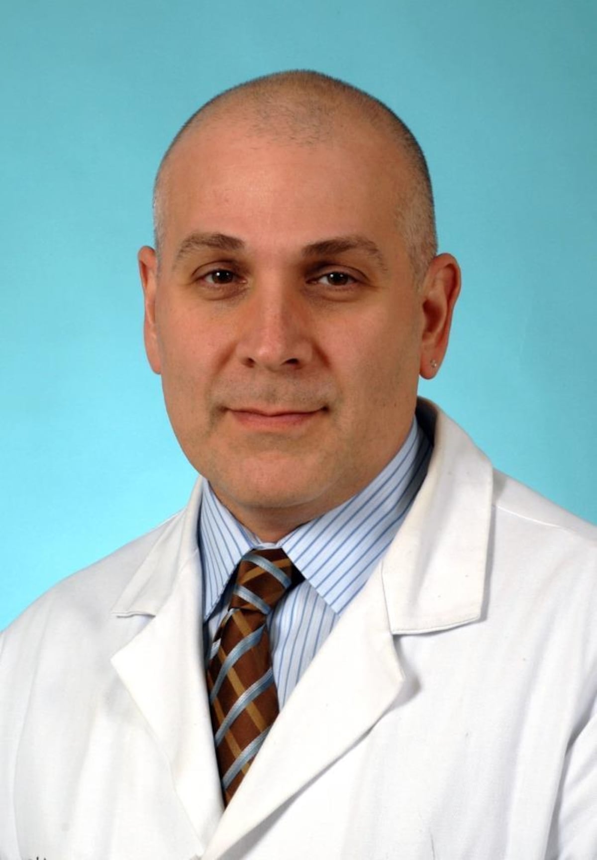 Neurológo dice que hay razón para entusiasmarse con fármaco para el Alzheimer