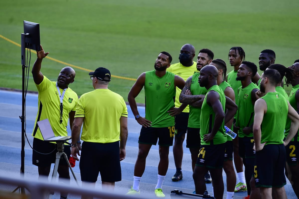 Jamaica prueba la grama del Rommel Fernández