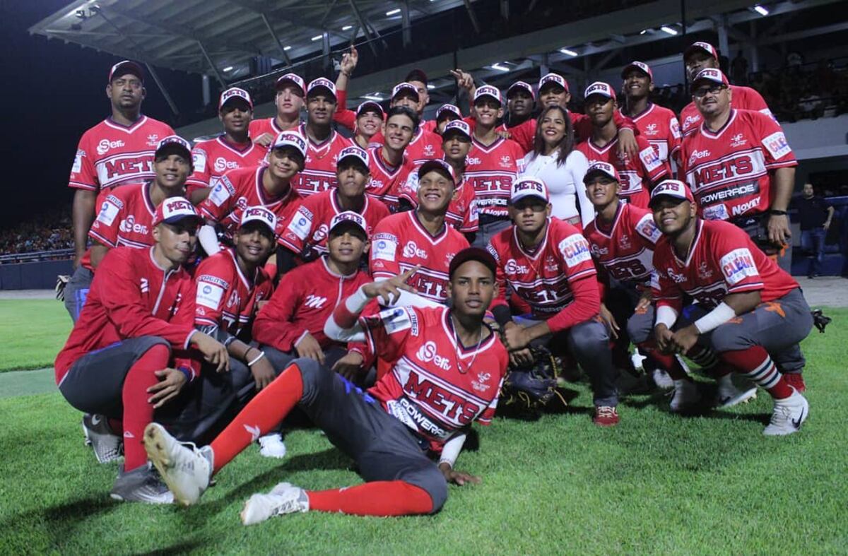 Leña Roja quema a los Vaqueros en el último episodio