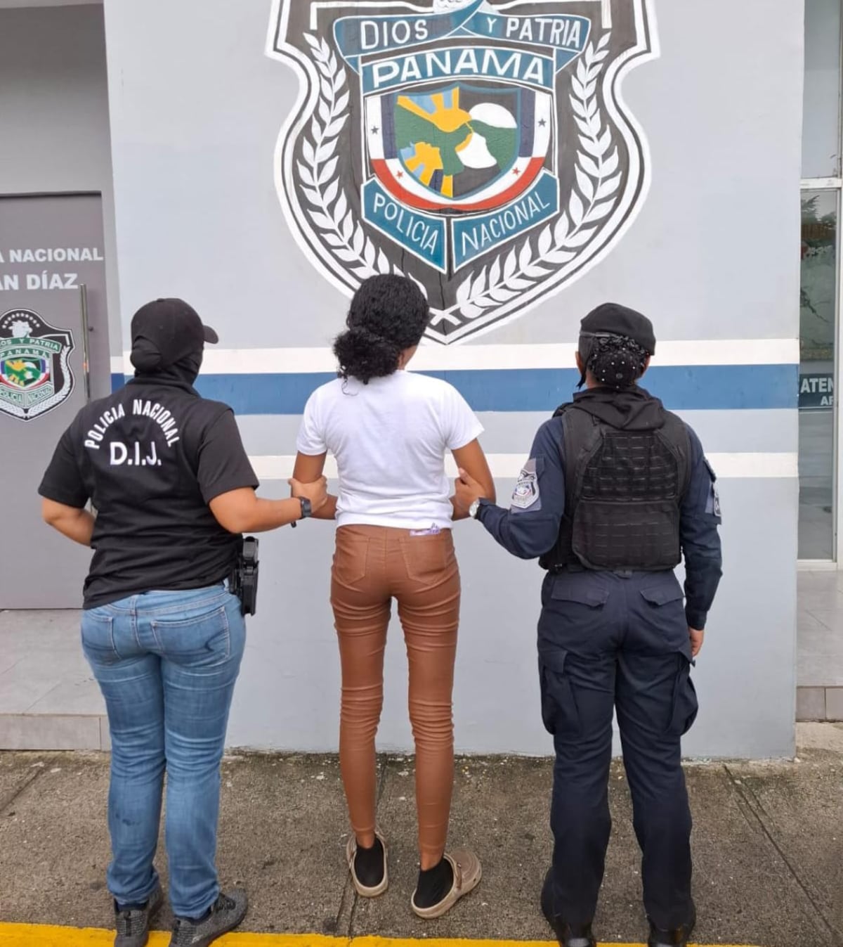 Ya no podrá hacer de las suyas: Capturan a mujer que robaba cuentas de WhatsApp para estafar