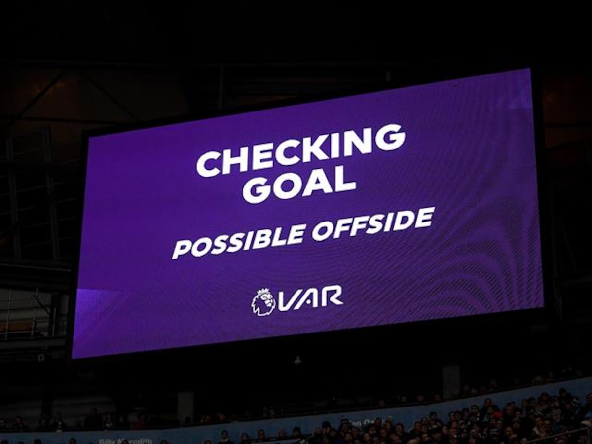Premier League implementará una nueva regla para evitar errores del VAR