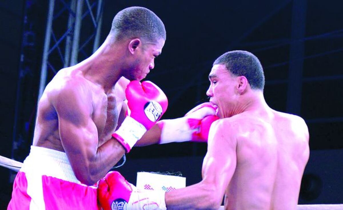 A latigazos. Panameño Walters castigó al colombiano Marriaga