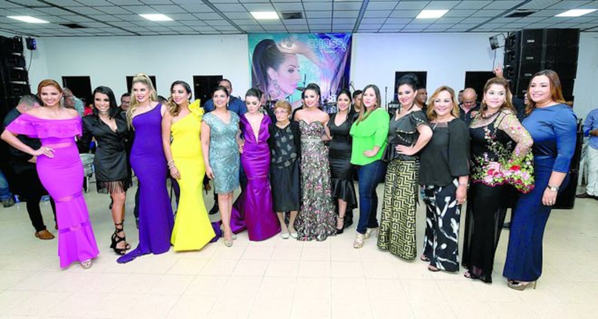 Thalía Mabel hace su majestuoso debut como reina de Calle Abajo de Las Tablas 