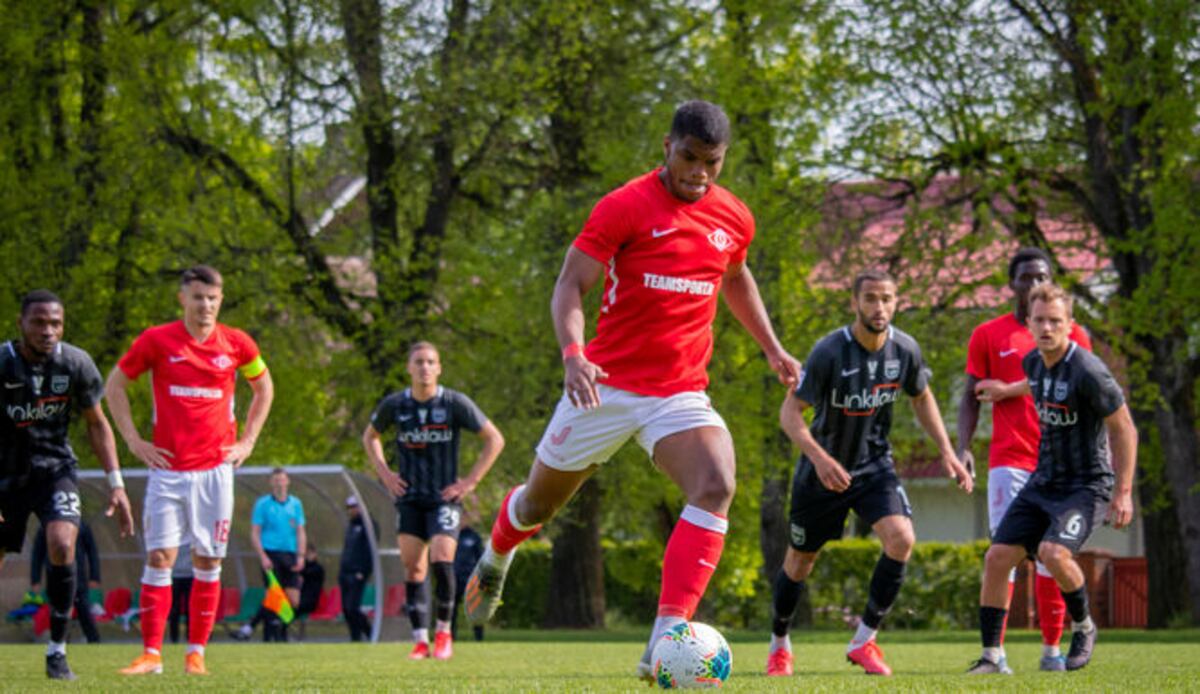 Panameño Newton Williams anota en el empate del Spartaks