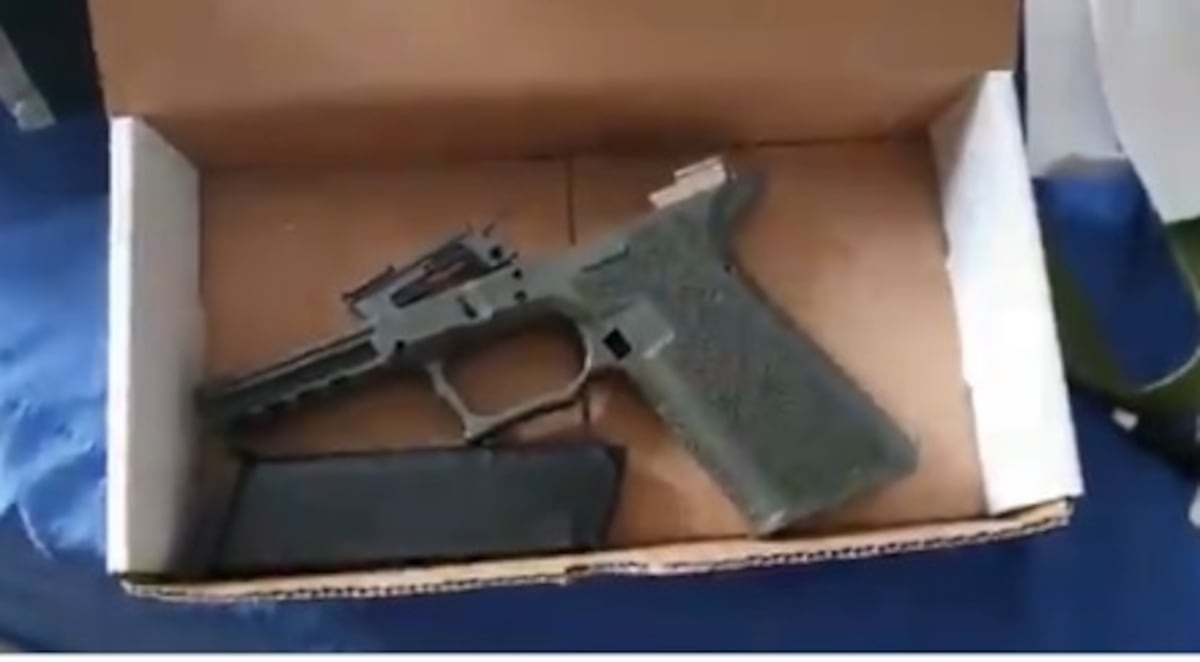 Traía piezas de armas de fuego del extranjero para ensamblarla y distribuirla  en Panamá