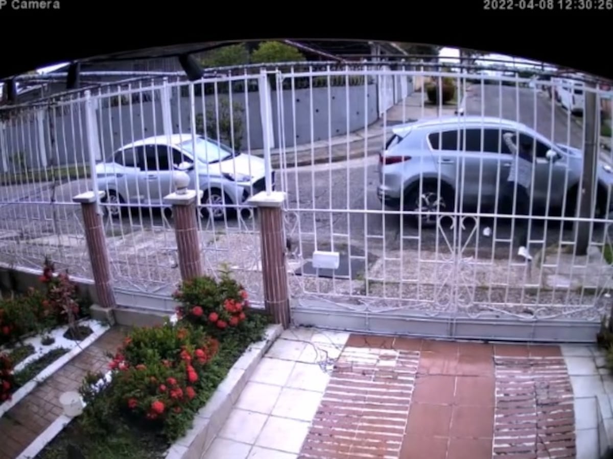 Cierren bien las puertas de su auto. Chequee modus operandi de delincuentes en plena vía. Circula video