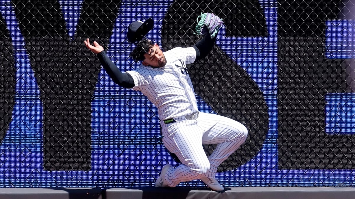 Jasson Domínguez se lesiona en espectacular atrapada en triunfo de los Yankees