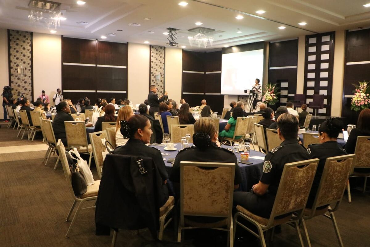 Más de 60 mujeres policías participaron  del “Foro de Liderazgo e Igualdad de Género al Servicio de la Sociedad”