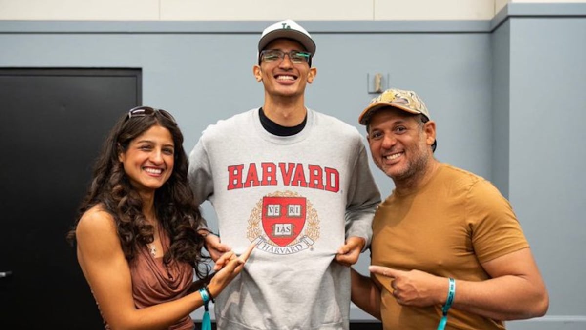 Sebastián Fundora, campeón CMB, inicia su camino en Harvard mientras mantiene su reinado en el boxeo