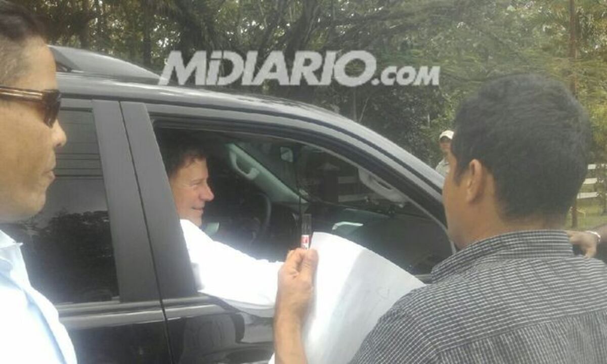 ¡TODO ESO! Transportistas bloquean el auto de Varela en Coclé 