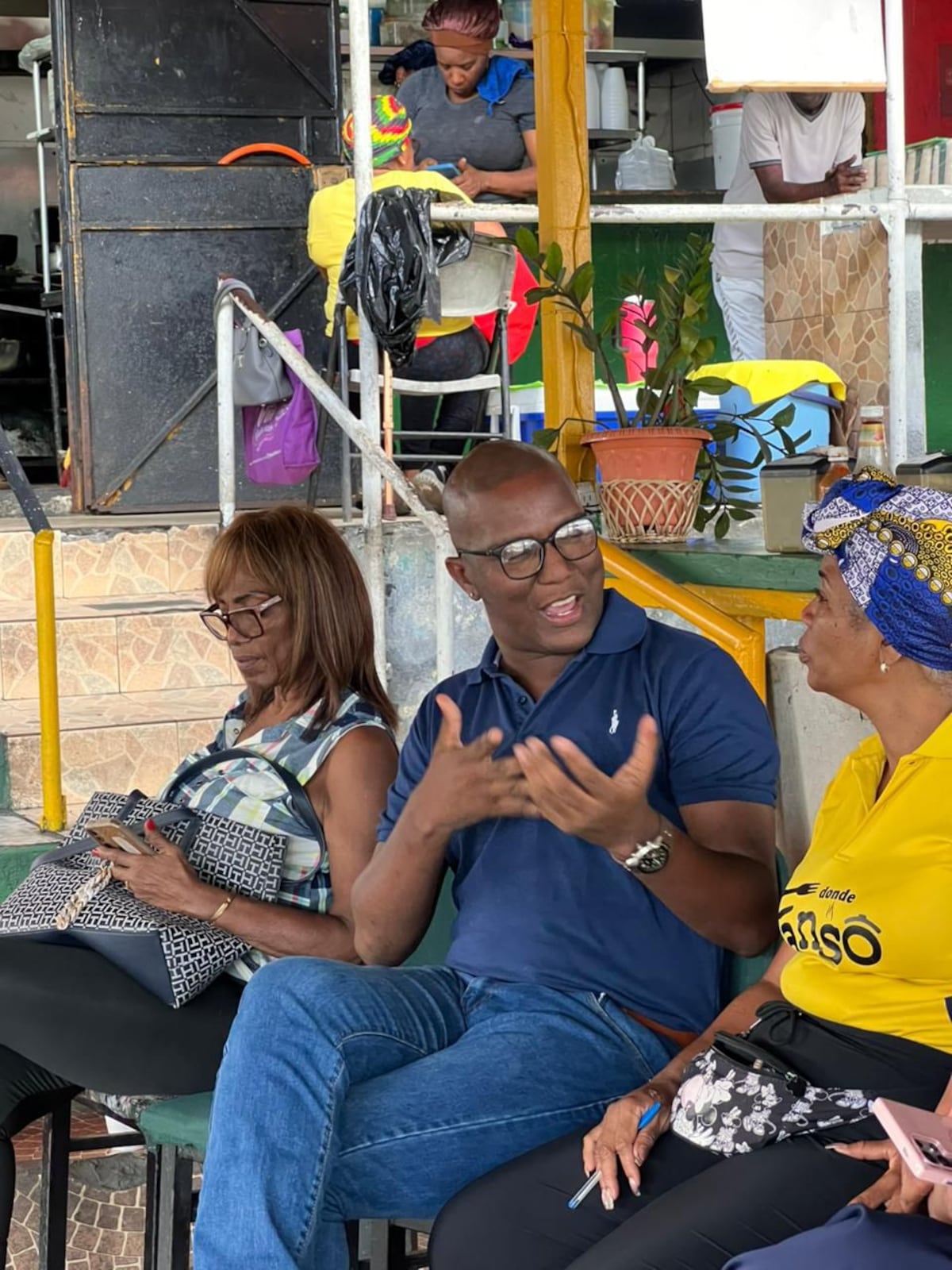 Marcados con una X roja. Franklyn Robinson denuncia que ampliación de Vía España afectará sus negocios