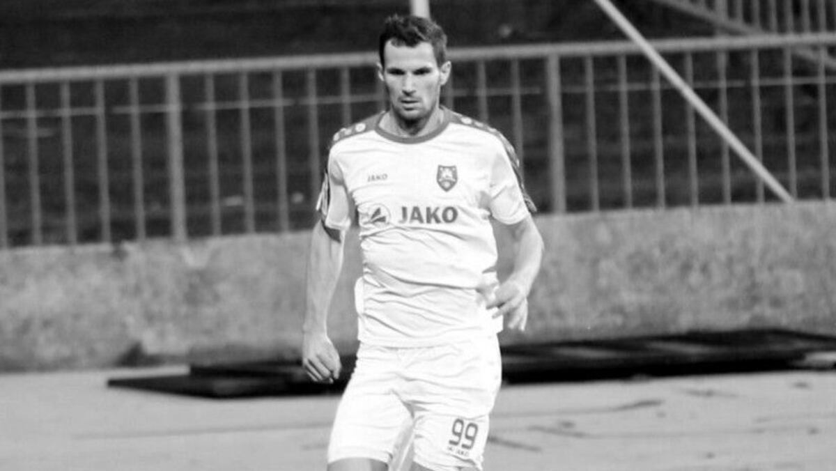 Tragedia en el fútbol tras recibir un pelotazo en el pecho