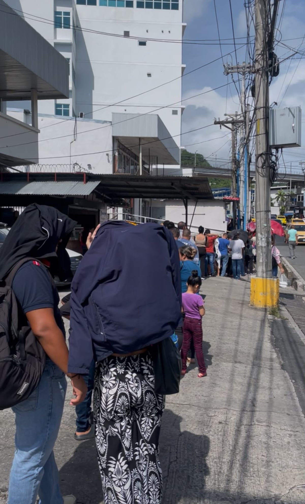 VIDEOS | ‘Mucha gente y poca atención’: Muelatón en el Policentro de San Isidro dejó una larga fila bajo el sol; algunos fueron atendidos y otros quedaron para septiembre