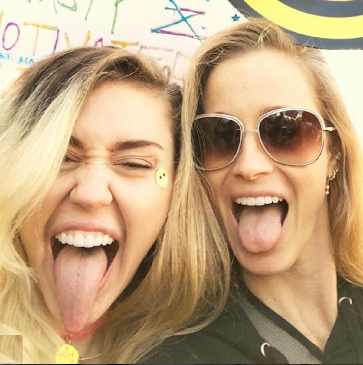 ¡Callaitos! Miley Cyrus, su novio Liam Hemsworth y Matt Damon arriban a Chiriquí