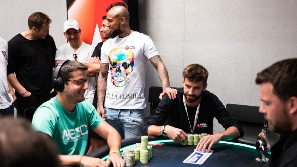Piqué y Arturo Vidal ganan casi medio millón de euros en un torneo de póquer 