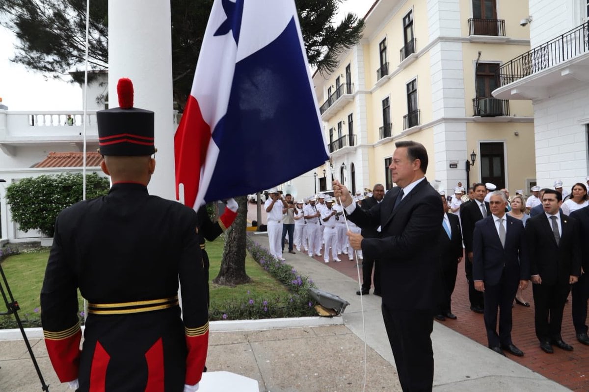Así va el último día de Varela como presidente.  Chequee lo que hizo. Video