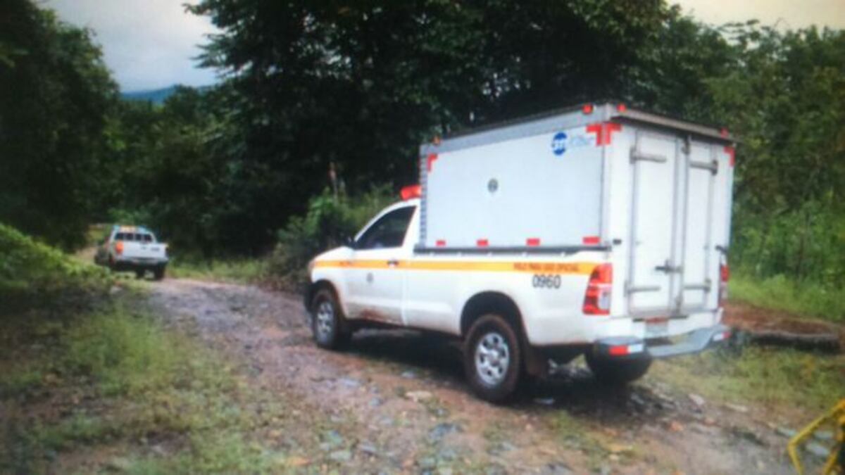 ¡DE RODILLAS! Encuentran arrodillado un cuerpo sin vida. Te diremos cómo vestía