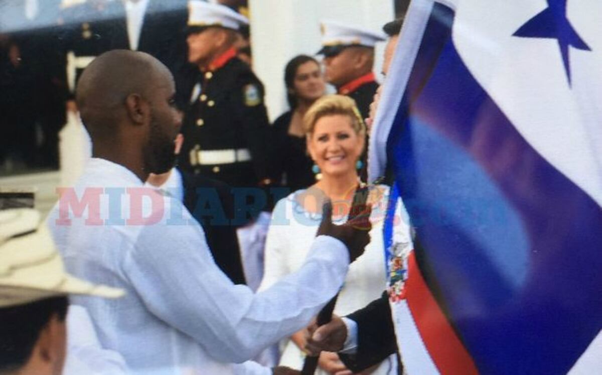 Selección Nacional de Fútbol, abanderados del 3 de noviembre