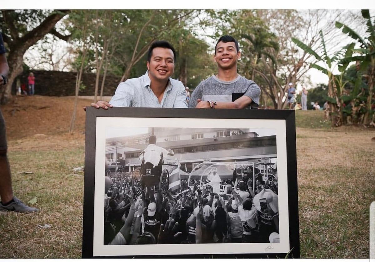 Lucas, el joven de la foto viral de la JMJ, recibió un regalo especial