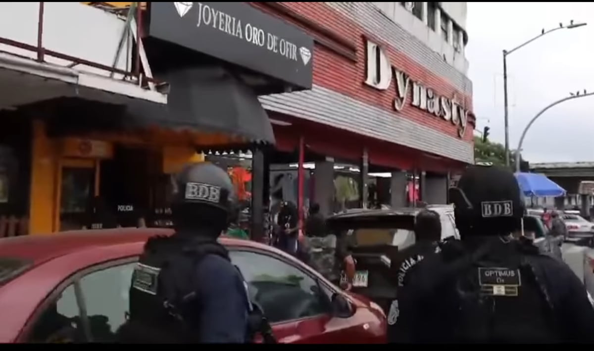 Redada en el Dynasty: Con la operación Luna 2 se llevan a cariñosas de prostíbulo clandestino