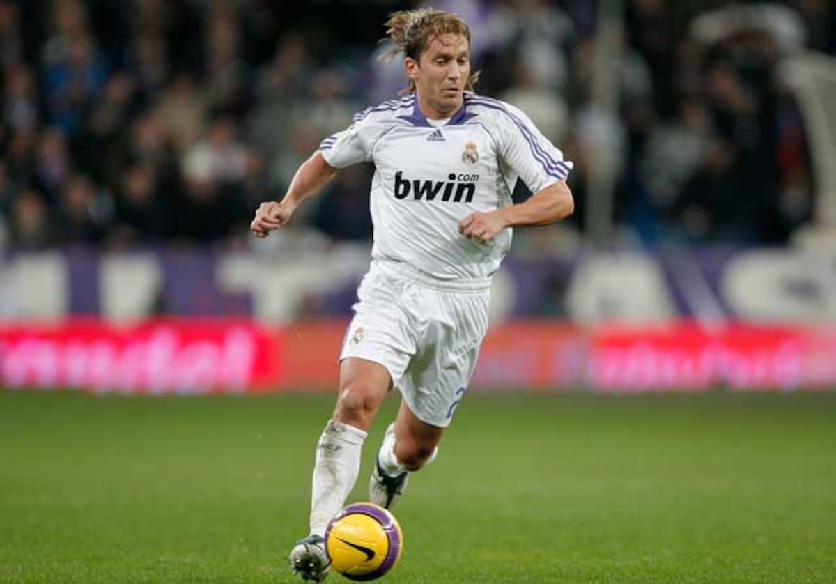 El exjugador del Real Madrid Michel Salgado, jugará para el CAI de La Chorrera