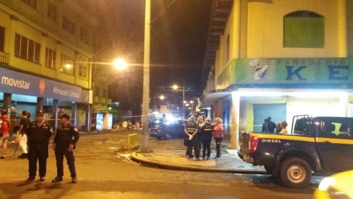  MUERE EN PIZZERÍA. A punta de bala lo detonan en intento de robo