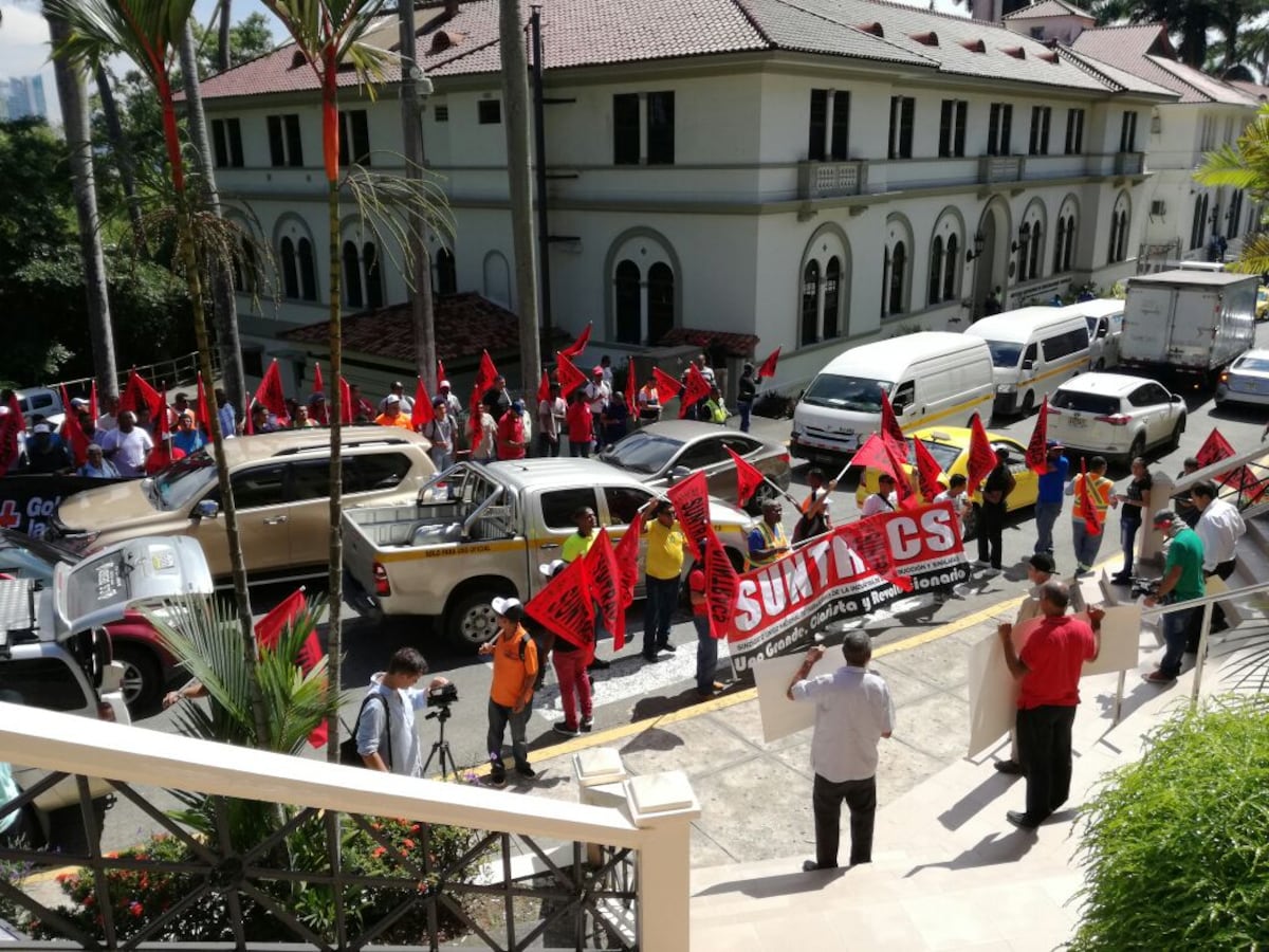 ¡SE ACTIVAN! Suntracs protesta ante el Organo Judicial contra la corrupción