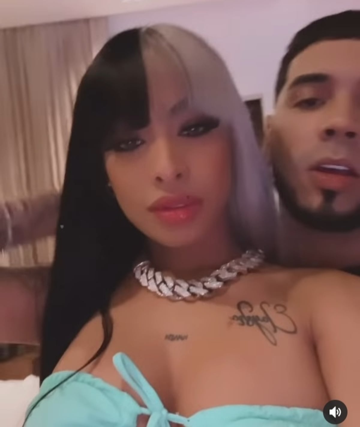Viene la boda. Anuel le da anillo a Yailín, pero aún no se borra tatuaje de Karol G