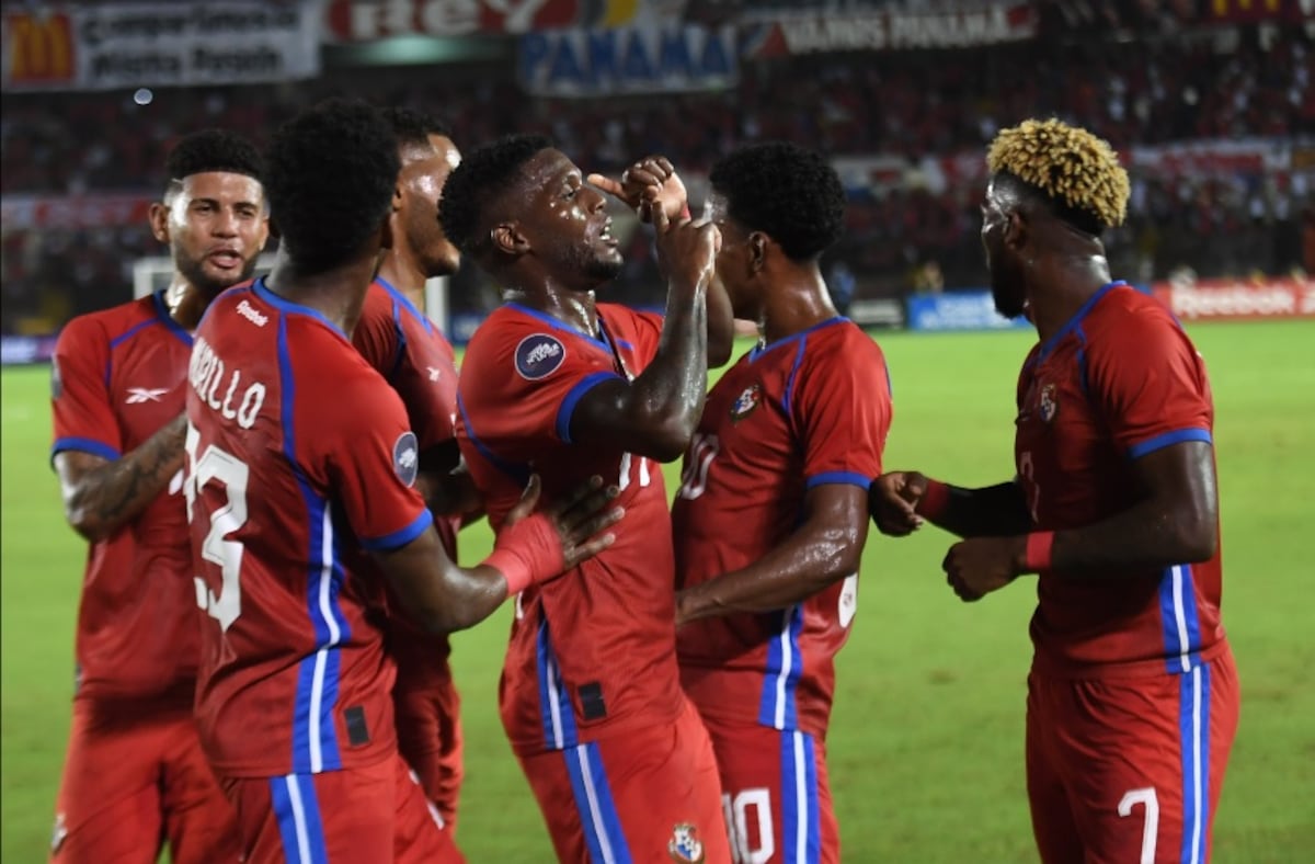 La prensa costarricense no perdona a su selección de fútbol