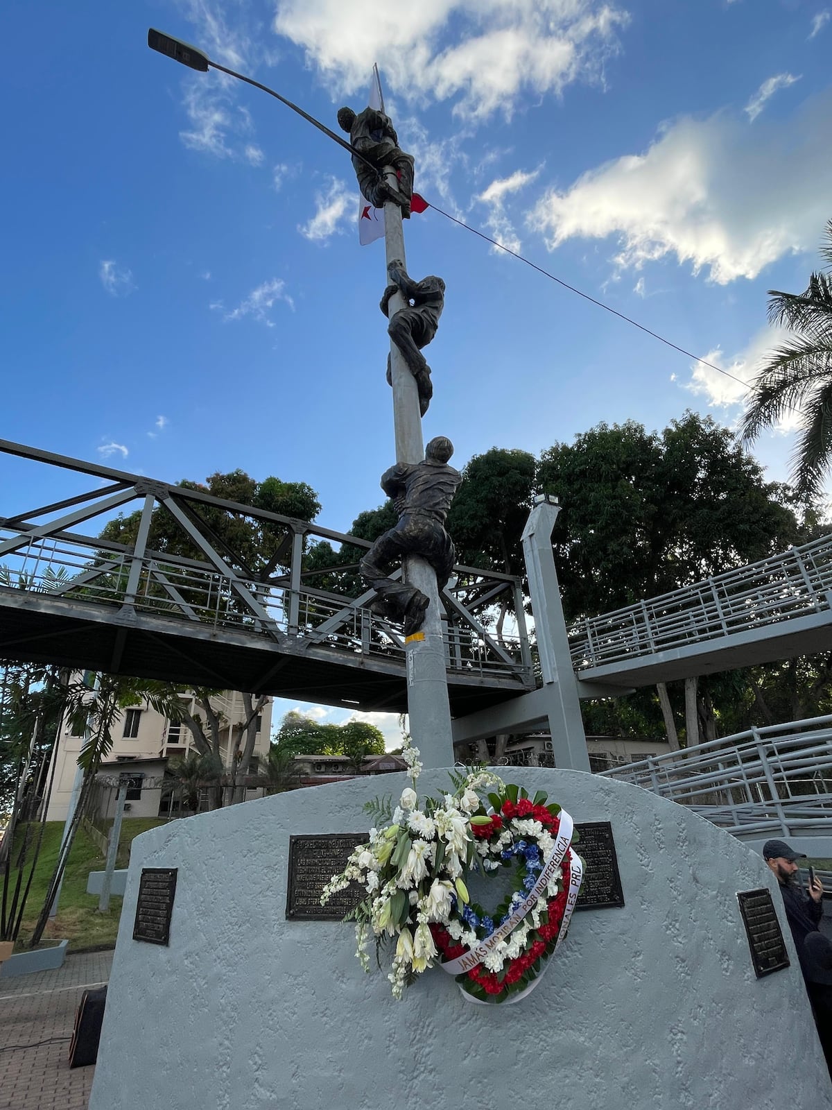 Mayer señala robo de un ‘mártir’ hace más de un año