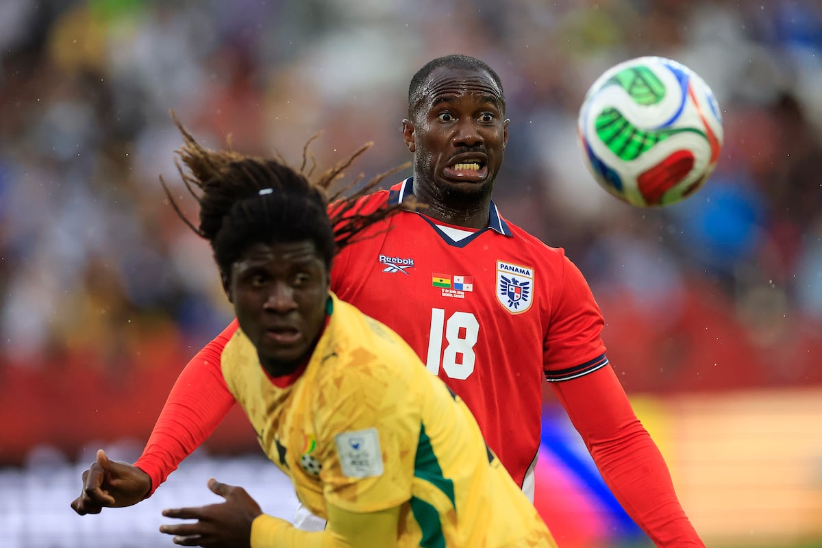 ¡Ghana gana! ¿Brujería? Fanático tira misterioso polvo blanco 