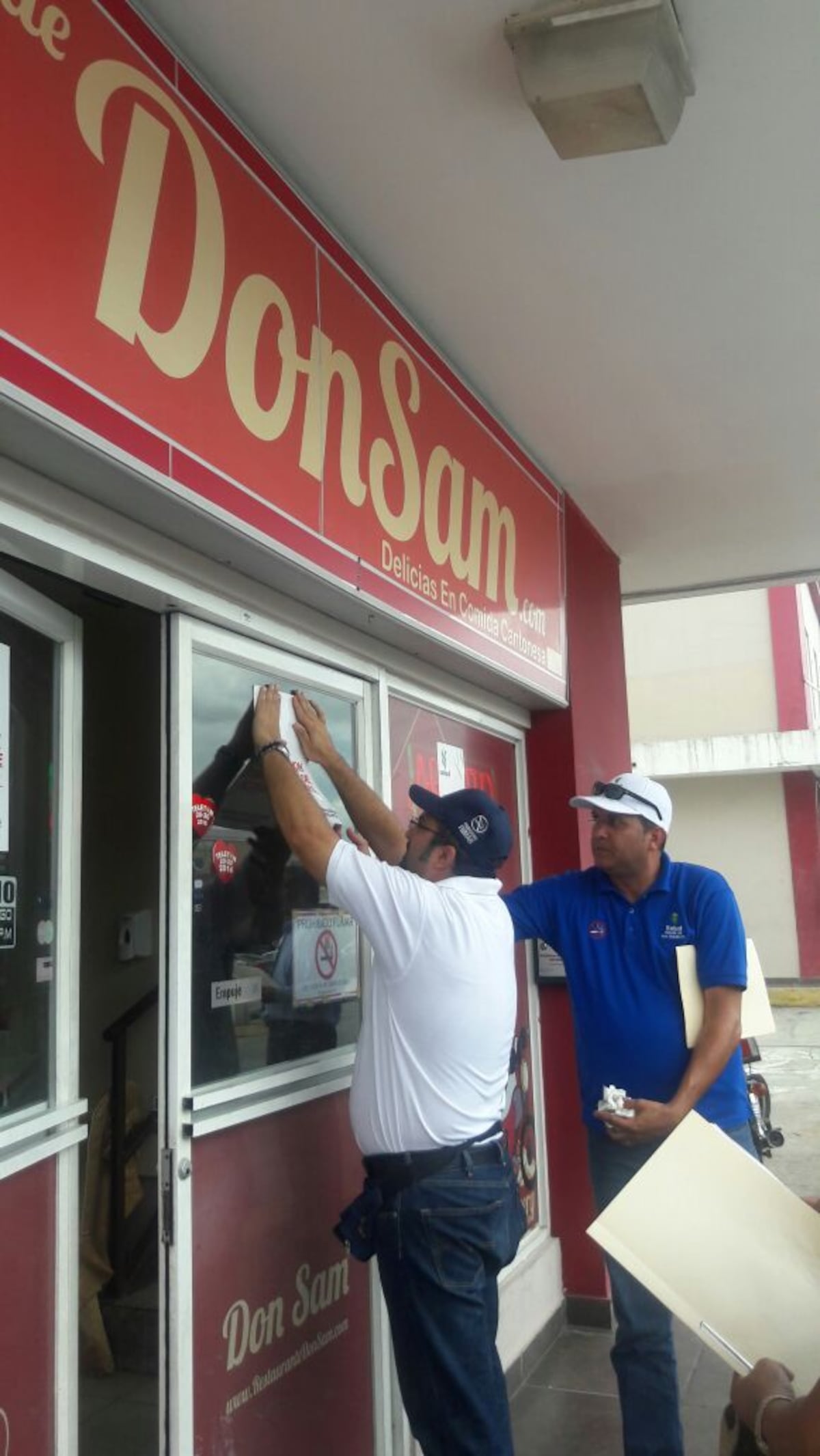 Ministerio de Salud cierra comercios chinos en Brisas del Golf