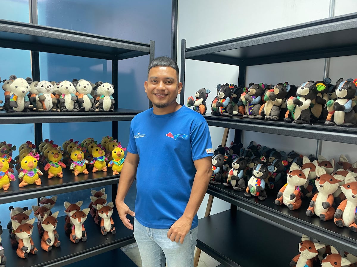 ‘Esta es mi segunda oportunidad’: privados de libertad renacen con el primer Centro de costura