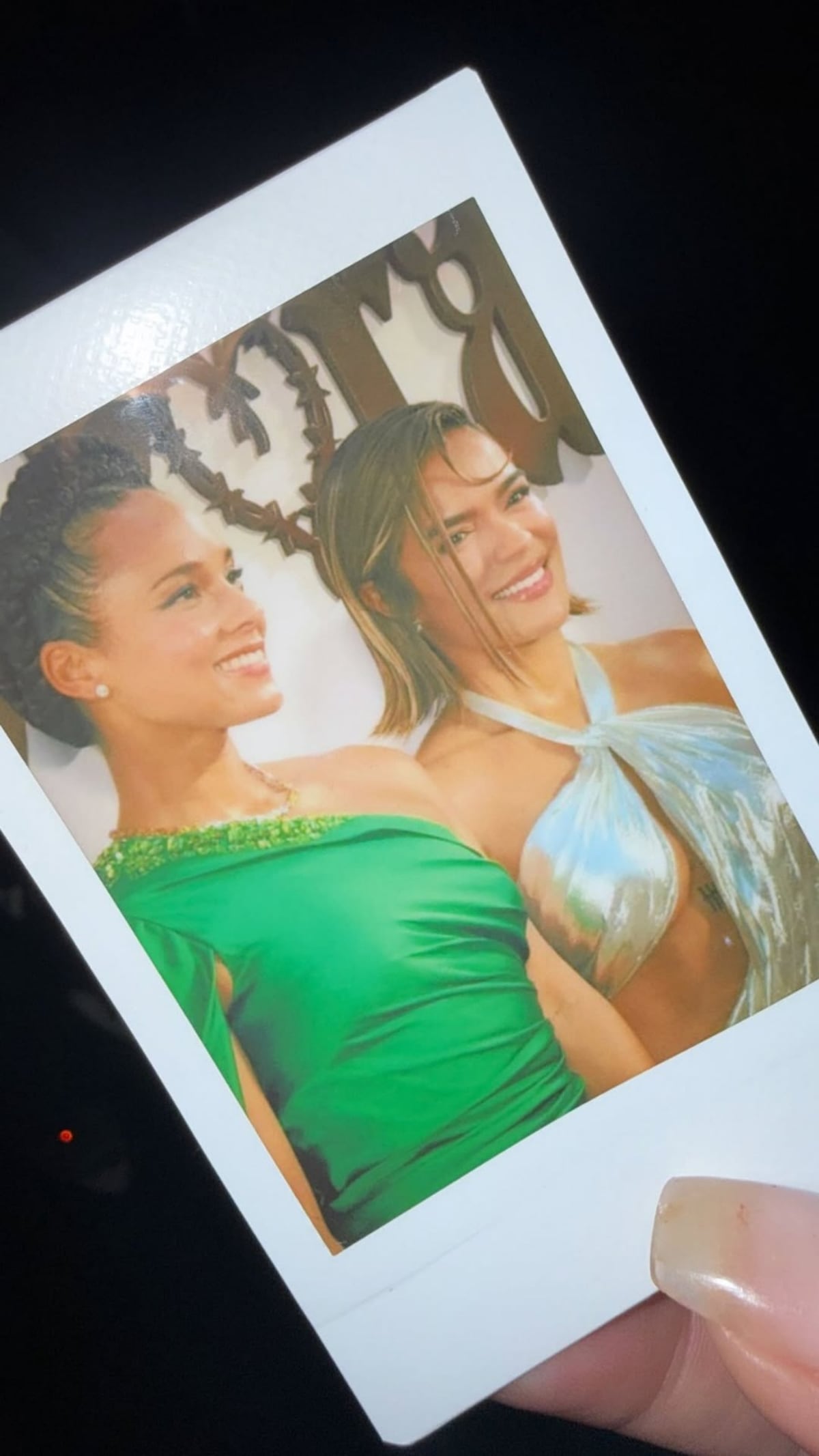 Karol G vive su momento soñado de cantar junto a Alicia Keys