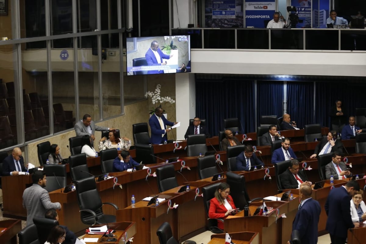 El bono que encendió las redes: Críticas a Dana Castañeda y la Asamblea