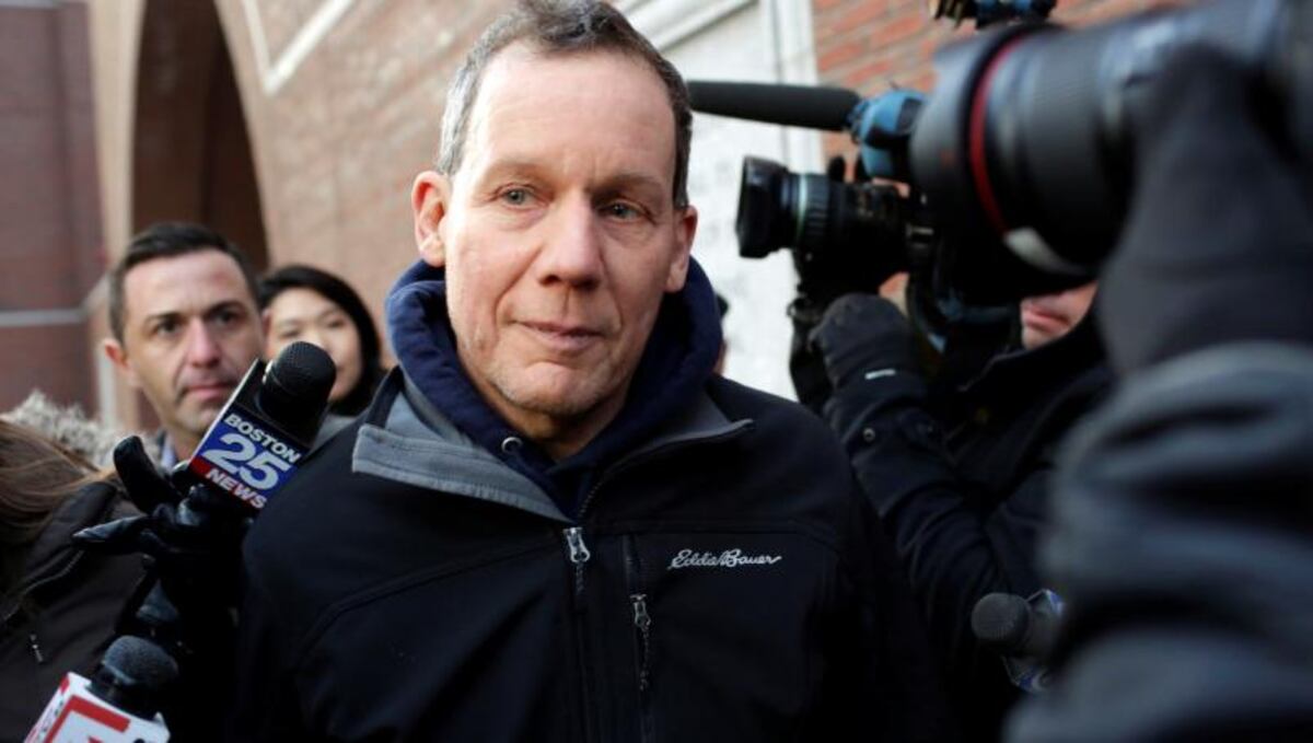 Rumor sobre detención de científico que creó el Covid-19 y lo entregó a China es falso