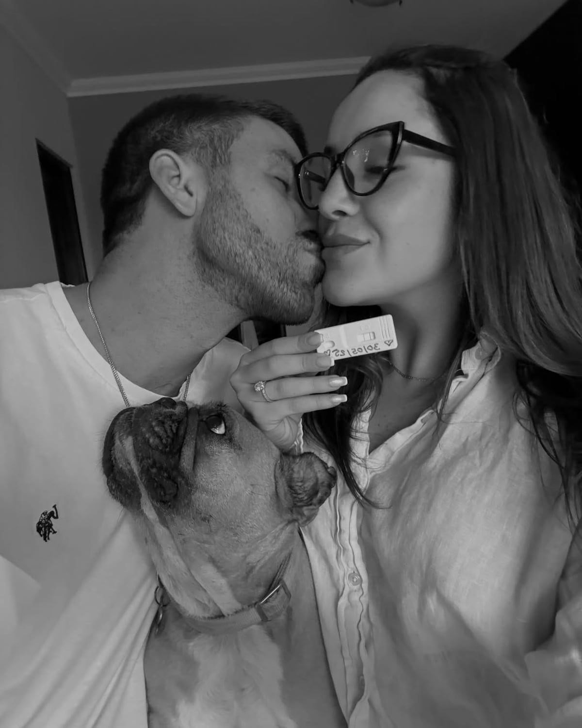 With Mollie suelta la bomba: va a ser mamá