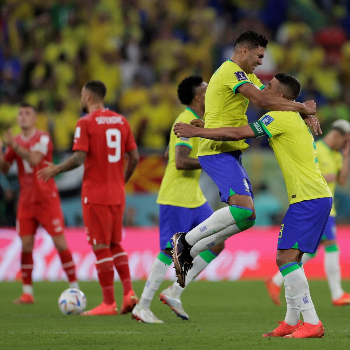 Golazo de Casemiro mete a Brasil en octavos del Mundial de Catar