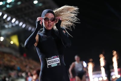 Keely Hodgkinson sorprendió con traje futurista y terminó volando en los 800 metros