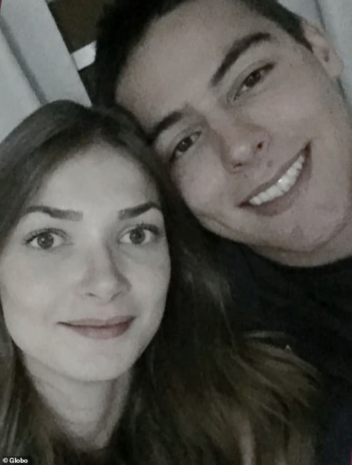 Piloto golpea a su novia y es captado en plena agresión