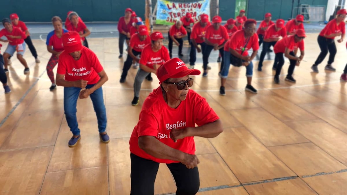 Adultos mayores compiten y celebran en los Juegos Regionales de la Tercera Edad