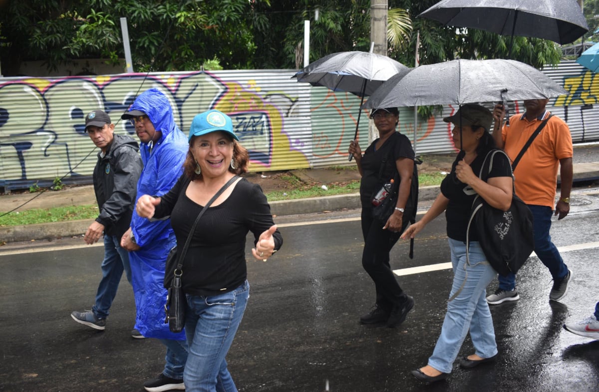 😠 67 días sin clases: maestros con salarios congelados se van contra la Asamblea. Mientras tanto, los pelaitos… sin escuela, sin clases ¡y sin saber poner tilde!