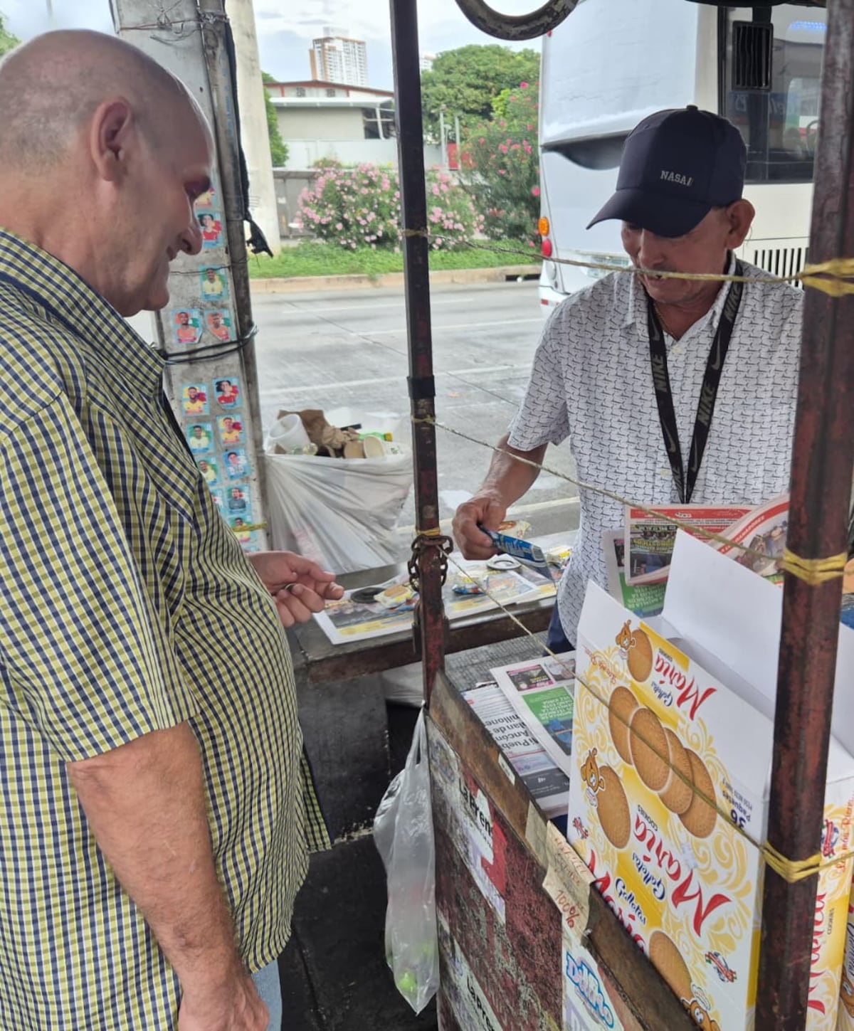 Periódico en mano y algo para picar: Mi Diario y La Parmigiana alegraron la mañana en La Gran Estación 