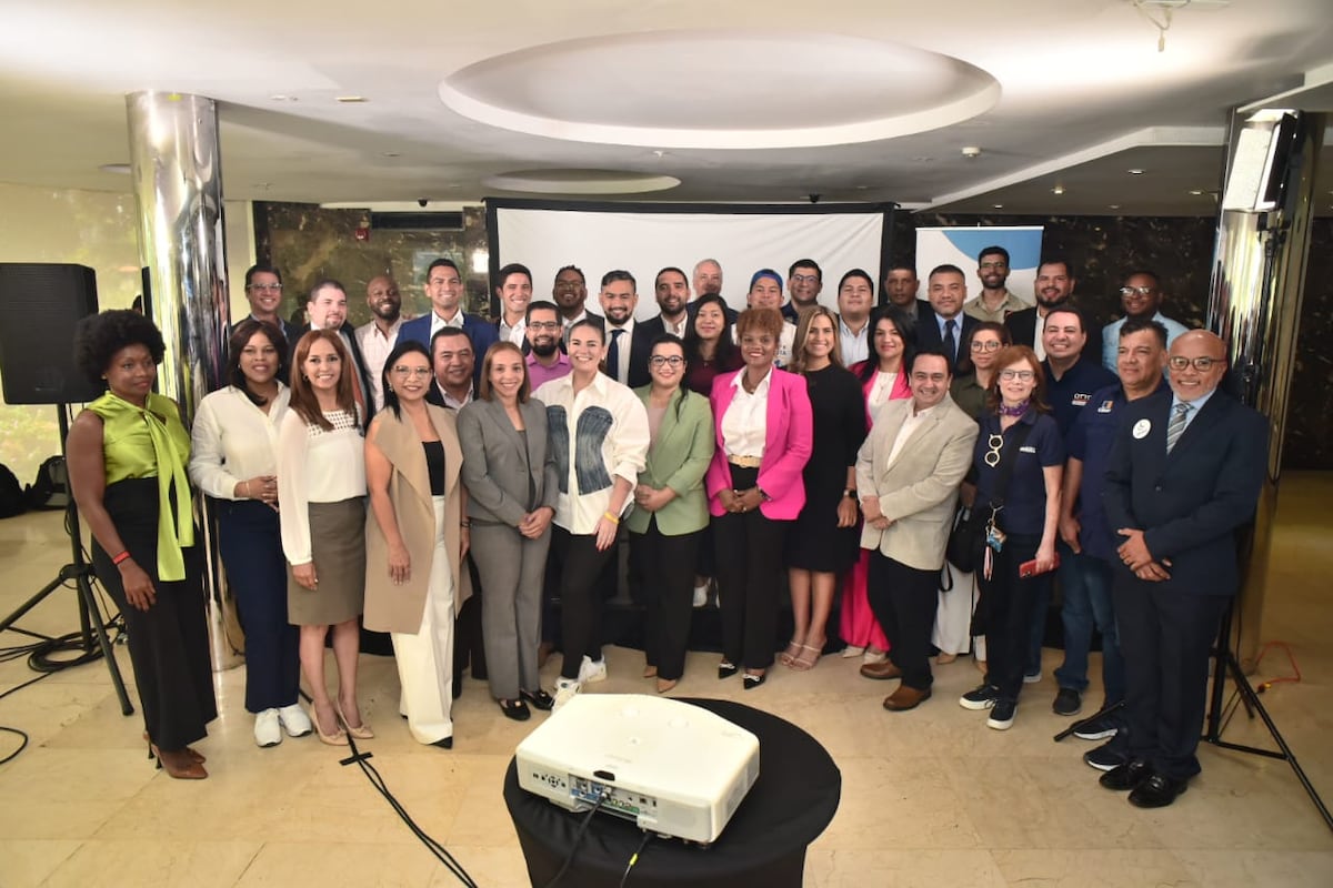 58 candidatos a diputado se comprometen con la transparencia en la Asamblea Nacional de Panamá