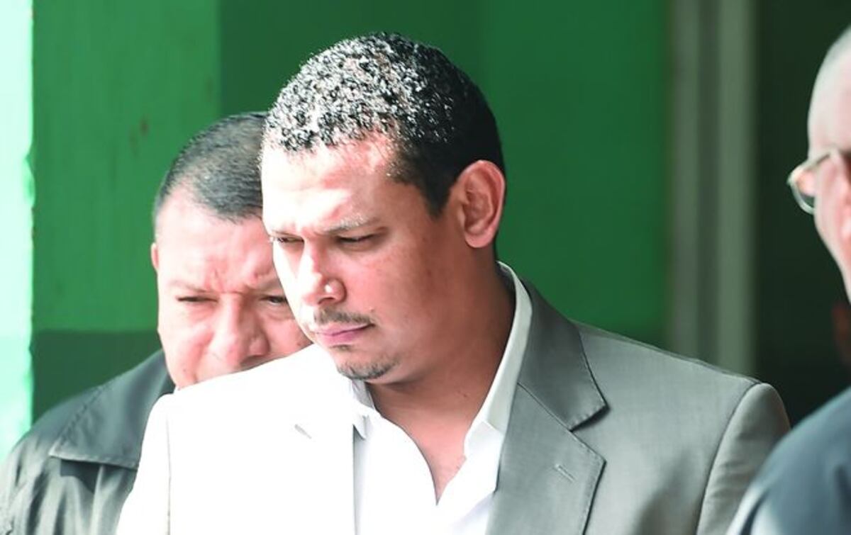 LO INVESTIGAN POR TRAFICAR DROGAS. Exmayor seguirá detenido 