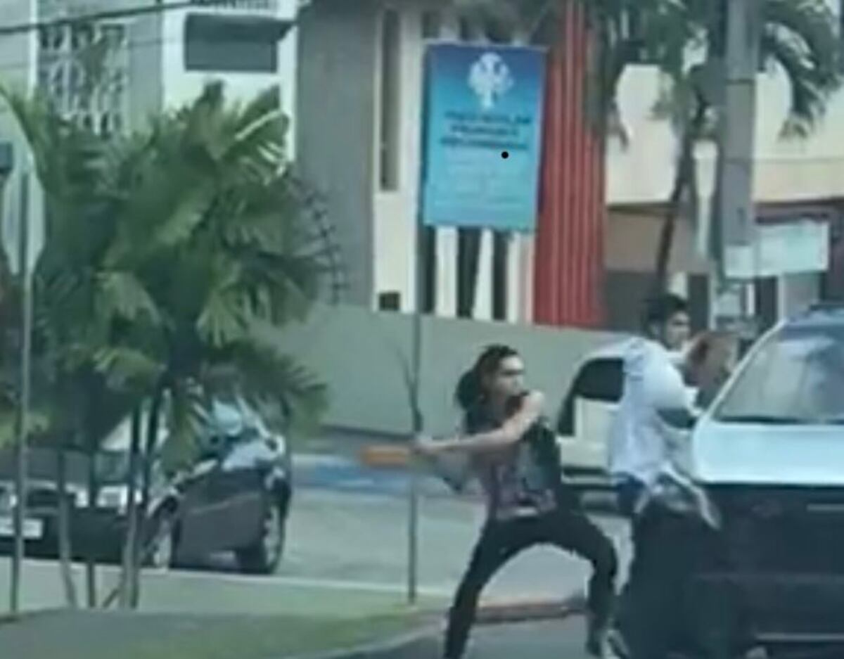 Poca tolerancia. Policía captura a 4 sujetos por agredir a mujeres tras choque