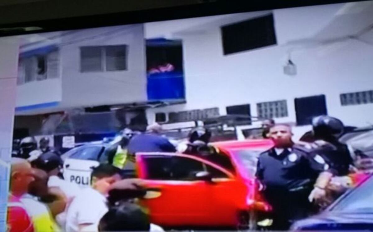 ¡AY, POR DIOS! Lo pillan en pleno acto sexual con una menor en Centro Comercial