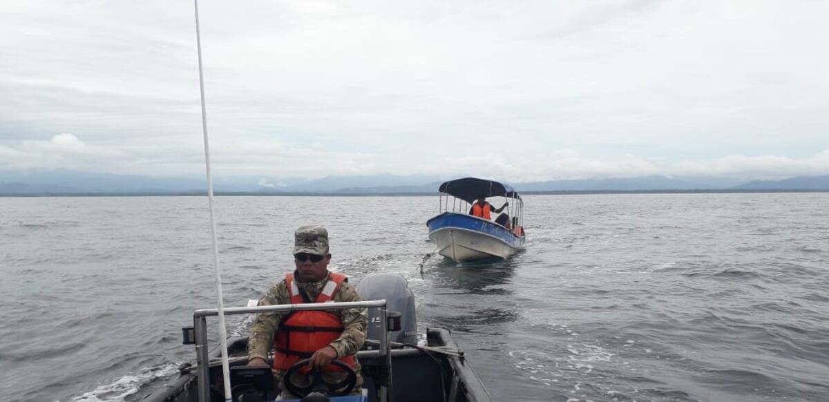 Senan rescata a dos náufragos en Isla Jicarita