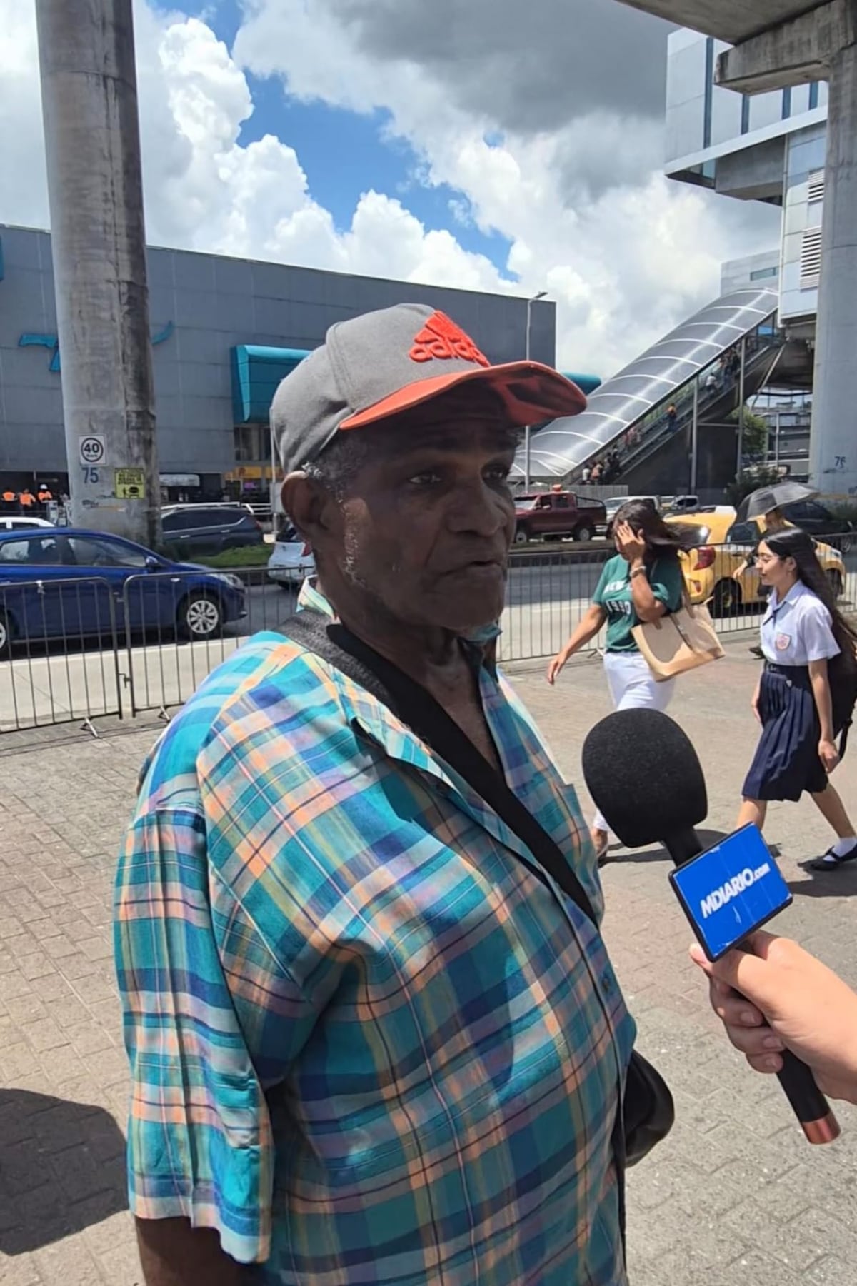 ‘Nos quitaron el pan de la boca, nos tiraron como perros a la calle, el pueblo está triste’: desalojan a buhoneros en San Miguelito antes de Navidad