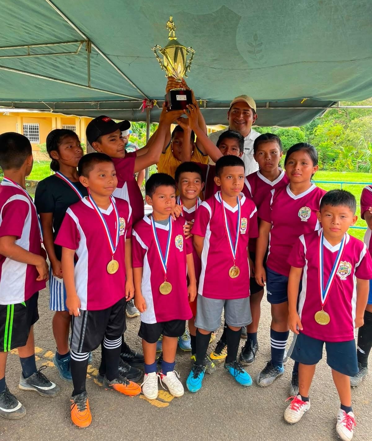 Niños de Santa Fe destacan en el primer Mundialito Intercolegial 2026